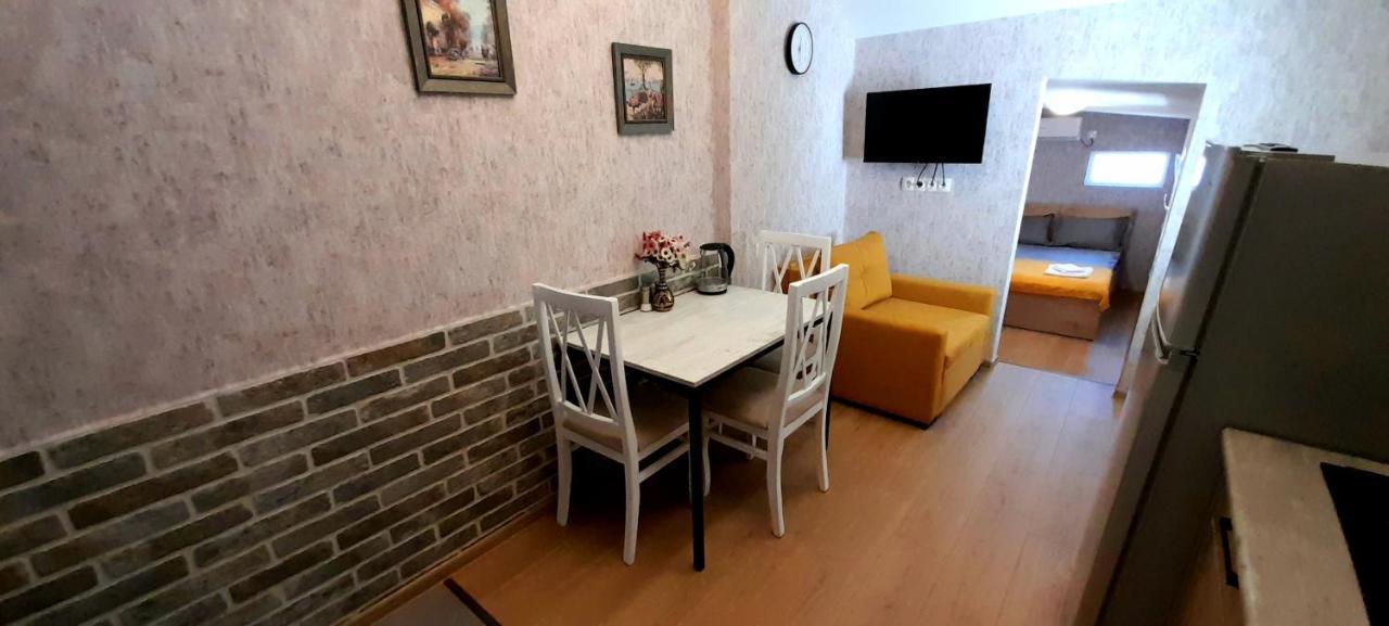 Yellow Apartment تبليسي المظهر الخارجي الصورة
