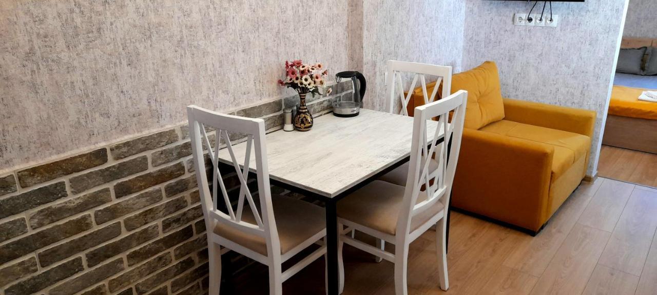 Yellow Apartment تبليسي المظهر الخارجي الصورة
